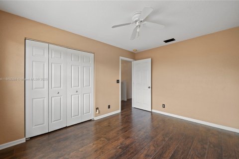 House in Lauderhill, Florida 4 bedrooms, 166.3 sq.m. № 1896906 - photo 21
