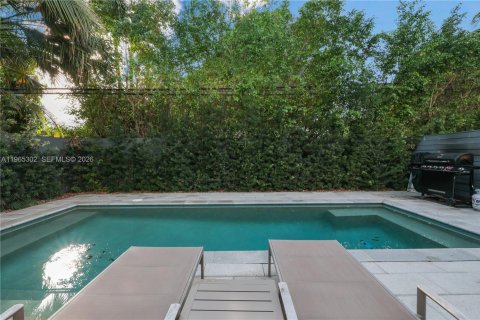 Снять в аренду таунхаус в Ки-Бискейн, Флорида 4 спальни, 188.59м2, № 2027293 - фото 23