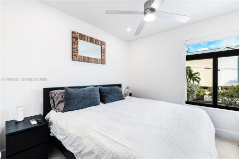 Снять в аренду таунхаус в Ки-Бискейн, Флорида 4 спальни, 188.59м2, № 2027293 - фото 17