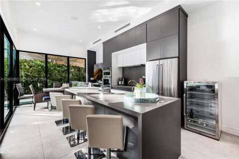 Снять в аренду таунхаус в Ки-Бискейн, Флорида 4 спальни, 188.59м2, № 2027293 - фото 5