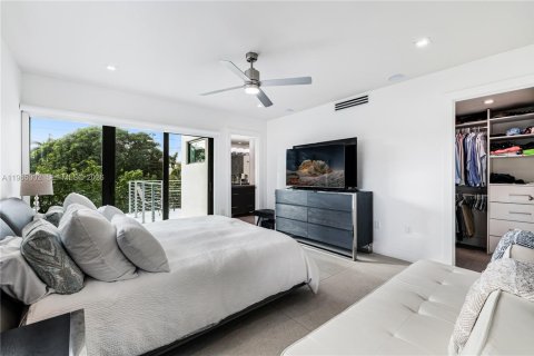 Снять в аренду таунхаус в Ки-Бискейн, Флорида 4 спальни, 188.59м2, № 2027293 - фото 12