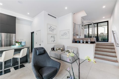 Снять в аренду таунхаус в Ки-Бискейн, Флорида 4 спальни, 188.59м2, № 2027293 - фото 2