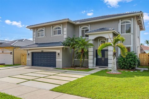 Casa en venta en Miami, Florida, 5 dormitorios, 215.44 m2 № 2383237 - foto 2