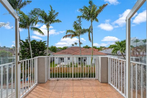 Casa en venta en Miami, Florida, 5 dormitorios, 215.44 m2 № 2383237 - foto 29
