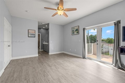 Casa en venta en Miami, Florida, 5 dormitorios, 215.44 m2 № 2383237 - foto 24