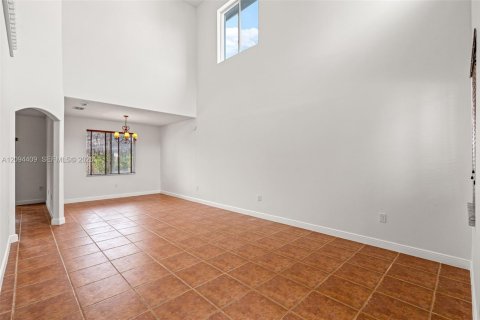 Casa en venta en Miami, Florida, 5 dormitorios, 215.44 m2 № 2383237 - foto 4