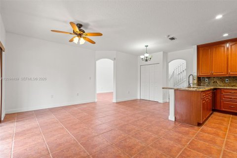 Casa en venta en Miami, Florida, 5 dormitorios, 215.44 m2 № 2383237 - foto 12