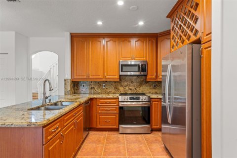 Casa en venta en Miami, Florida, 5 dormitorios, 215.44 m2 № 2383237 - foto 14