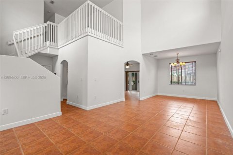Casa en venta en Miami, Florida, 5 dormitorios, 215.44 m2 № 2383237 - foto 3