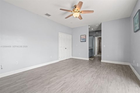 Casa en venta en Miami, Florida, 5 dormitorios, 215.44 m2 № 2383237 - foto 25