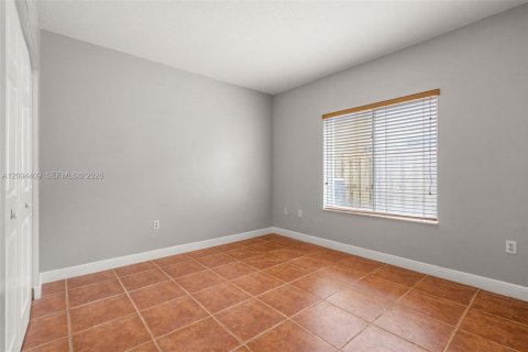 Casa en venta en Miami, Florida, 5 dormitorios, 215.44 m2 № 2383237 - foto 16