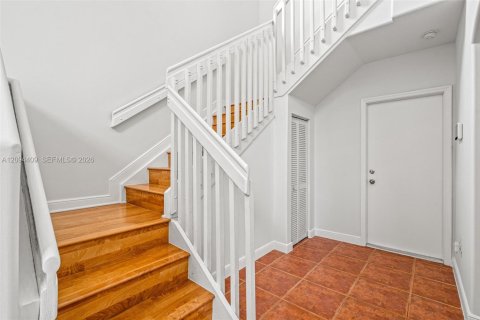 Casa en venta en Miami, Florida, 5 dormitorios, 215.44 m2 № 2383237 - foto 19