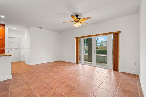 Casa en venta en Miami, Florida, 5 dormitorios, 215.44 m2 № 2383237 - foto 10