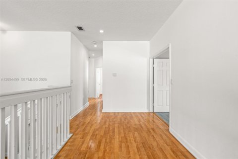 Casa en venta en Miami, Florida, 5 dormitorios, 215.44 m2 № 2383237 - foto 22