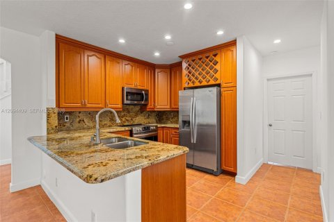 Casa en venta en Miami, Florida, 5 dormitorios, 215.44 m2 № 2383237 - foto 13