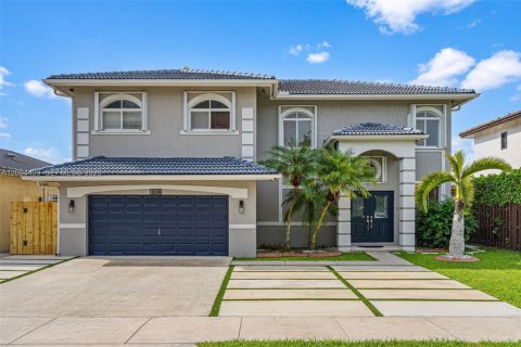 Casa en Miami, Florida 5 dormitorios, 215.44 m2 № 2383237