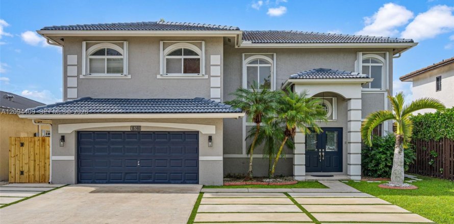 Casa en Miami, Florida 5 dormitorios, 215.44 m2 № 2383237