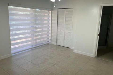Condo in West Palm Beach, Florida, 2 bedrooms  № 2253549 - photo 9