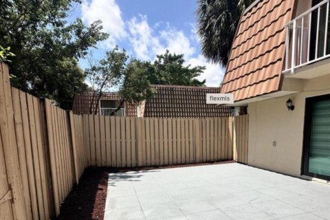 Condo in West Palm Beach, Florida, 2 bedrooms  № 2253549 - photo 3