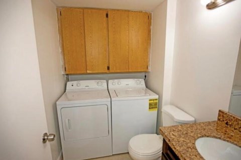 Condo in West Palm Beach, Florida, 2 bedrooms  № 2253549 - photo 8