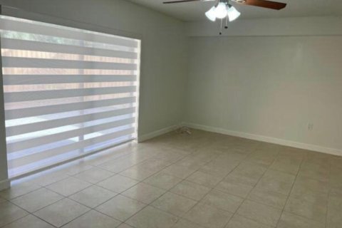 Condo in West Palm Beach, Florida, 2 bedrooms  № 2253549 - photo 5