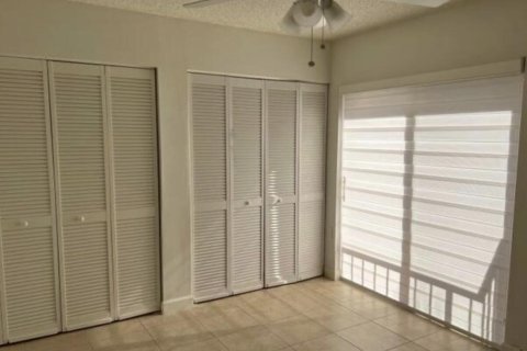 Condo in West Palm Beach, Florida, 2 bedrooms  № 2253549 - photo 14