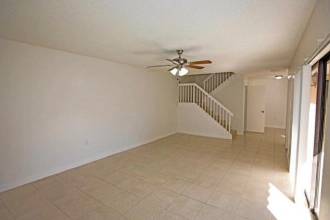 Condo in West Palm Beach, Florida, 2 bedrooms  № 2253549 - photo 7
