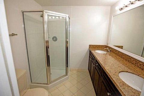 Condo in West Palm Beach, Florida, 2 bedrooms  № 2253549 - photo 13