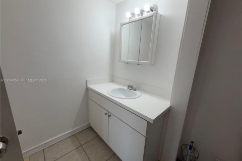 Снять в аренду кондоминиум в Майами, Флорида 1 спальня, 71.07м2, № 1992689 - фото 12