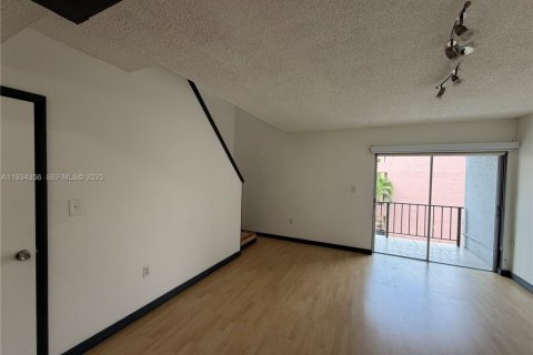 Снять в аренду кондоминиум в Майами, Флорида 1 спальня, 71.07м2, № 1992689 - фото 2