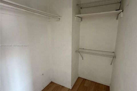 Снять в аренду кондоминиум в Майами, Флорида 1 спальня, 71.07м2, № 1992689 - фото 8