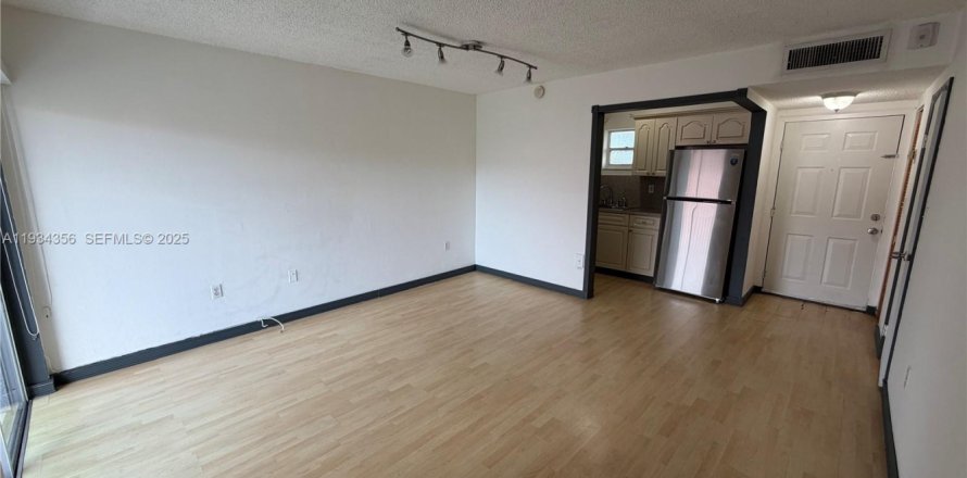 Кондоминиум с 1 спальней в Майами, Флорида № 1992689