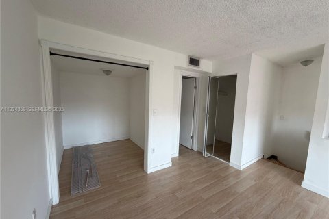 Снять в аренду кондоминиум в Майами, Флорида 1 спальня, 71.07м2, № 1992689 - фото 7