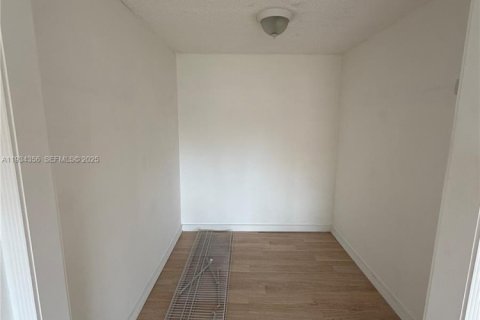 Снять в аренду кондоминиум в Майами, Флорида 1 спальня, 71.07м2, № 1992689 - фото 9