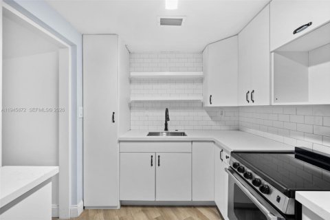 Copropriété à louer à Miami, Floride: 62.24 m2 № 2002150 - photo 6