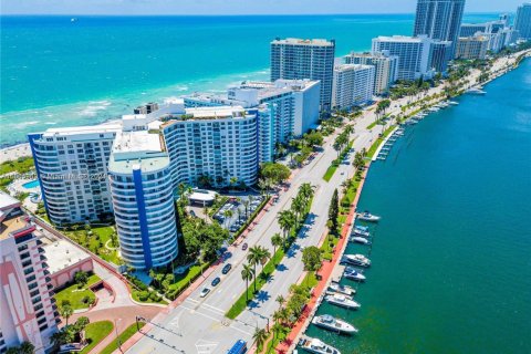 Condominio en Miami Beach, Florida, 2 dormitorios  № 2060129