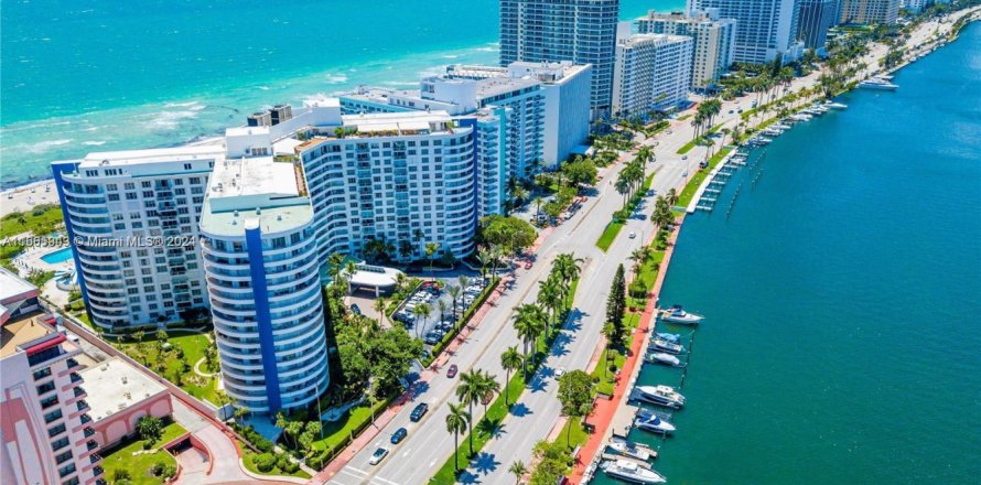 Condominio en Miami Beach, Florida, 2 dormitorios  № 2060129