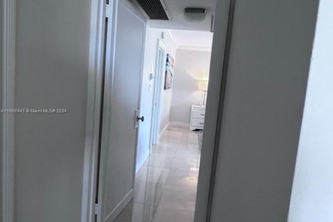 Condominio en alquiler en Miami Beach, Florida, 2 dormitorios, 126.35 m2 № 2060129 - foto 27