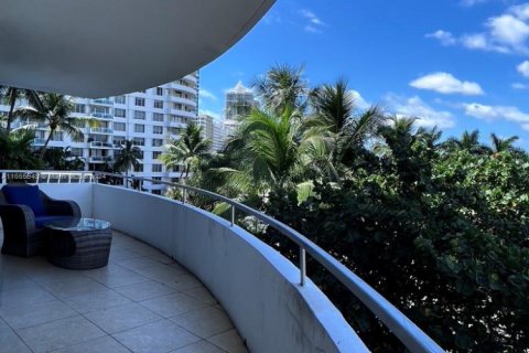 Condominio en alquiler en Miami Beach, Florida, 2 dormitorios, 126.35 m2 № 2060129 - foto 9