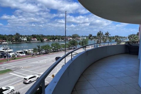 Condominio en alquiler en Miami Beach, Florida, 2 dormitorios, 126.35 m2 № 2060129 - foto 11