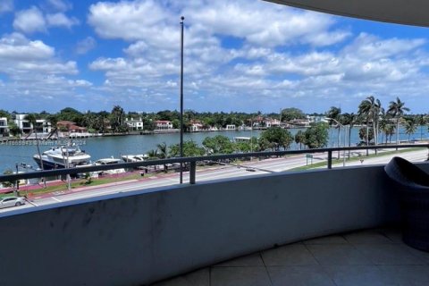 Condominio en alquiler en Miami Beach, Florida, 2 dormitorios, 126.35 m2 № 2060129 - foto 10