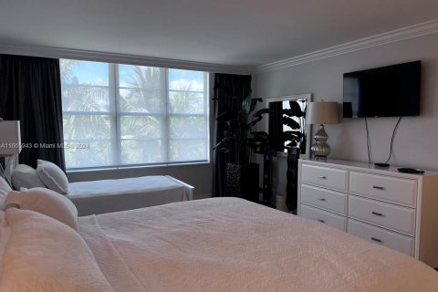 Condominio en alquiler en Miami Beach, Florida, 2 dormitorios, 126.35 m2 № 2060129 - foto 23