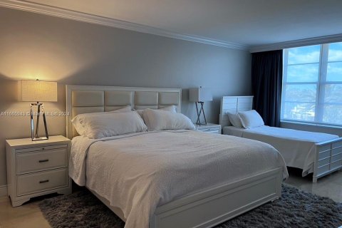 Condominio en alquiler en Miami Beach, Florida, 2 dormitorios, 126.35 m2 № 2060129 - foto 22