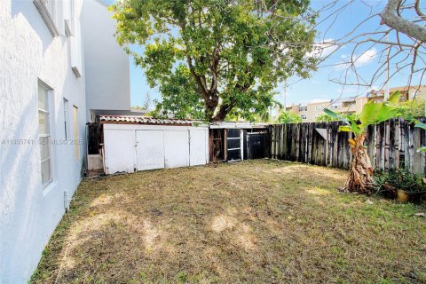 Condominio en venta en Hialeah, Florida, 2 dormitorios, 87.14 m2 № 1993903 - foto 12