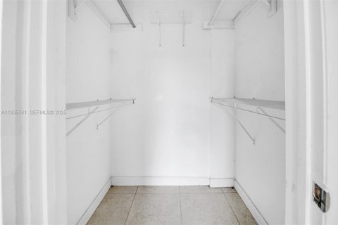 Condominio en venta en Hialeah, Florida, 2 dormitorios, 87.14 m2 № 1993903 - foto 8