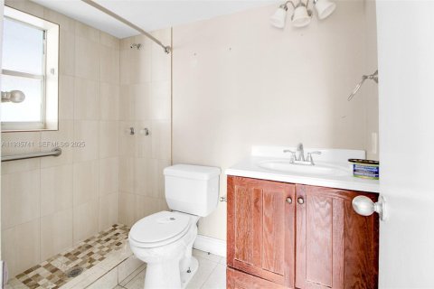 Condominio en venta en Hialeah, Florida, 2 dormitorios, 87.14 m2 № 1993903 - foto 6