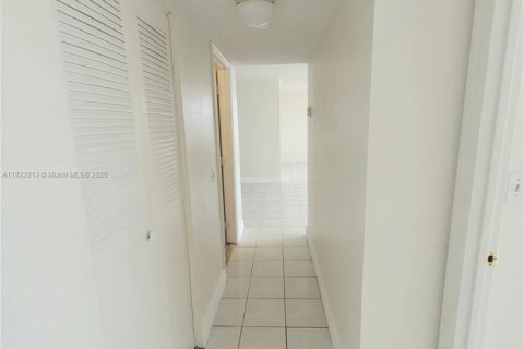 Copropriété à louer à North Miami Beach, Floride: 2 chambres, 103.31 m2 № 1809866 - photo 13
