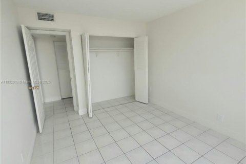 Copropriété à louer à North Miami Beach, Floride: 2 chambres, 103.31 m2 № 1809866 - photo 11