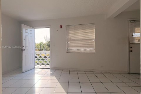 Copropriété à louer à Miami, Floride: 1 chambre, 42.74 m2 № 2030772 - photo 2