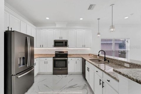 House in Gibsonton, Florida 3 bedrooms, 170.94 sq.m. № 1869745 - photo 8